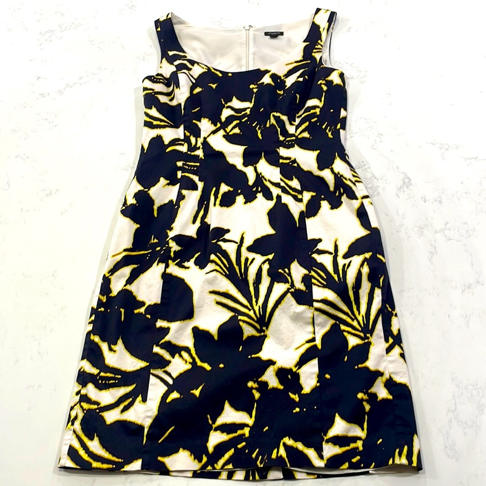 Ann Taylor Business Casual dress. Off white/black/yellow. Size 6